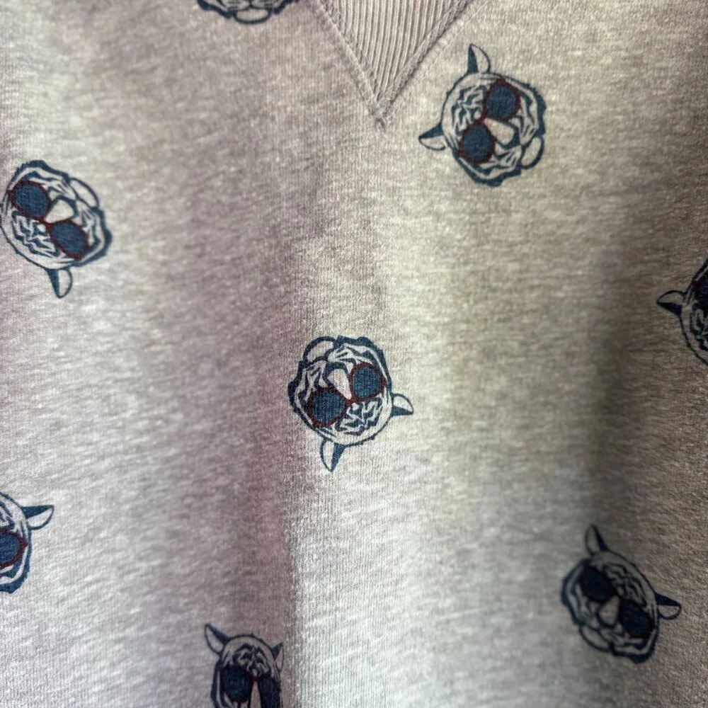 OshKosh B'GOSH Boys' Sweatshirt - Size 4 - Grey with Tiger Pattern 🐯🧥